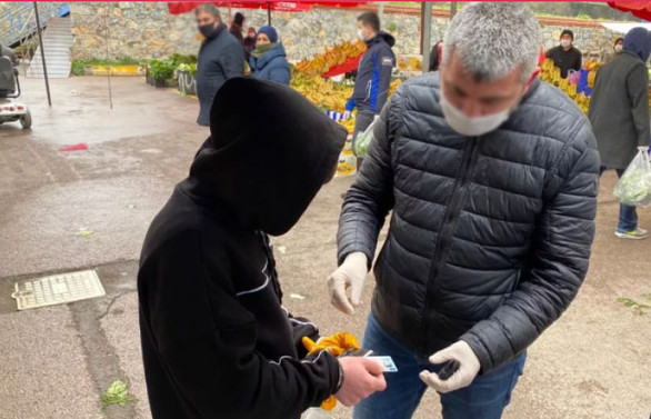 Çalışan gençler, sokağa çıkma yasağından muaf