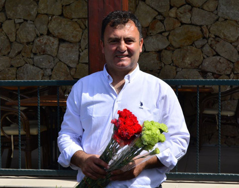 Çiçek ihracatçıları: ''Zor günlerde de çiçek alın''