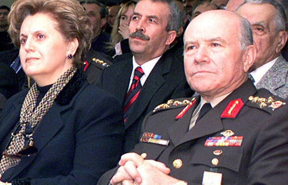 Aytaç Yalman'ın eşi Covid-19 nedeniyle hayatını kaybetti