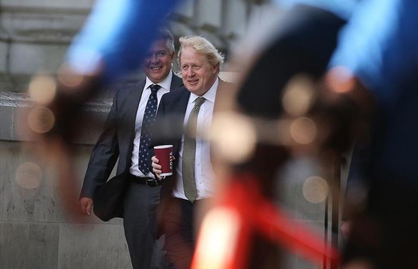 İngiltere Başbakanı Johnson: COVID-19 aşısı asla bulunamayabilir