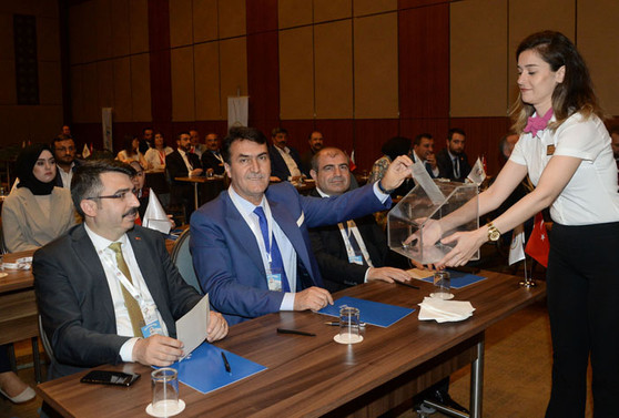 Bursa Belediyeler Birliği’nde Dündar güven tazeledi