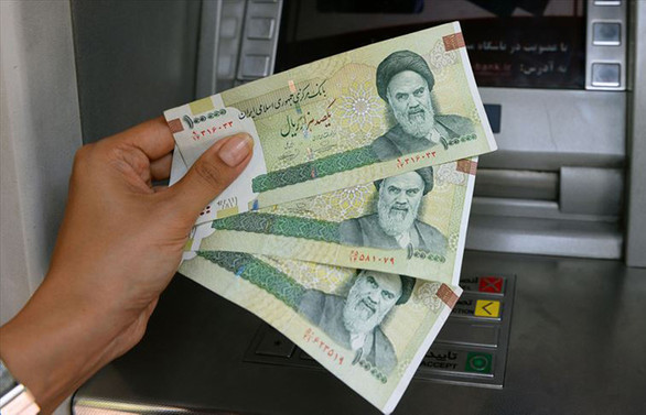 İran riyalden 4 sıfır atarak tümene geçti