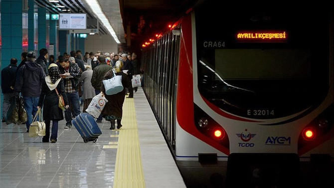 İstanbul'da raylı sistemde sefer saatleri uzatıldı
