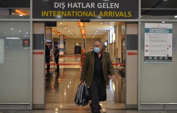 İstanbul havalimanlarına yurt dışından ilk uçaklar indi