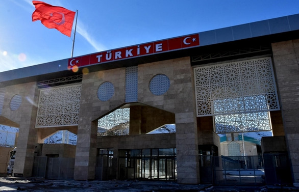 Türkiye, İran hariç bütün sınır kapılarını açtı