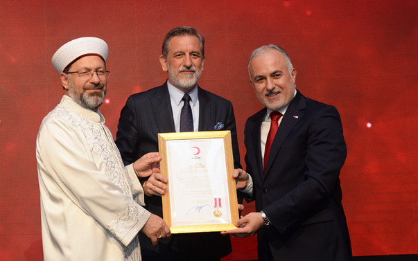 Türk Kızılay’ından Bursa iş dünyasına Altın Madalya