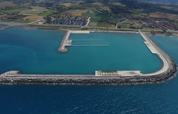 Hatay'da Madenli Yat Limanı, Su Sporları Merkezi ve HADO İşletmesinin temeli atıldı
