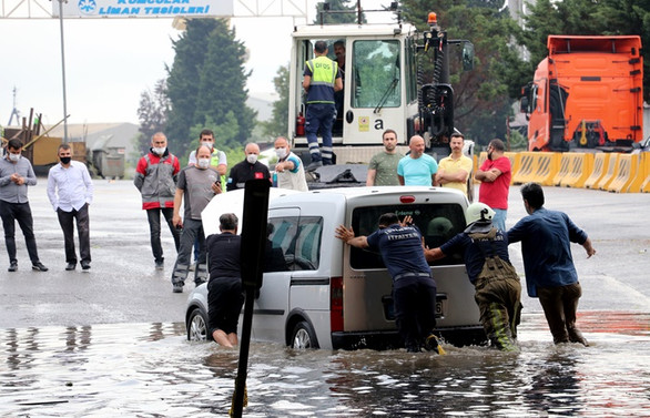 İstanbul'da sağanak etkili oldu