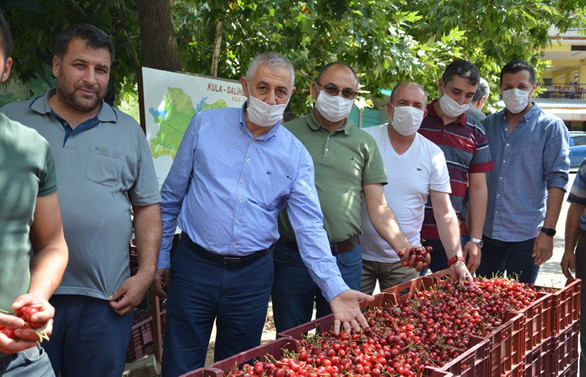 Salihli Kirazı, üreticinin yüzünü güldürdü