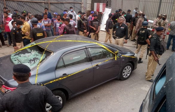 Pakistan'da menkul kıymetler borsasına silahlı ve el bombalı saldırı