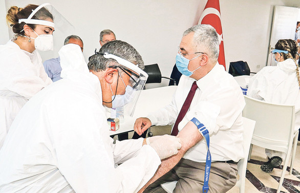Adana’da sanayi çalışanlarına antikor testi yapılıyor