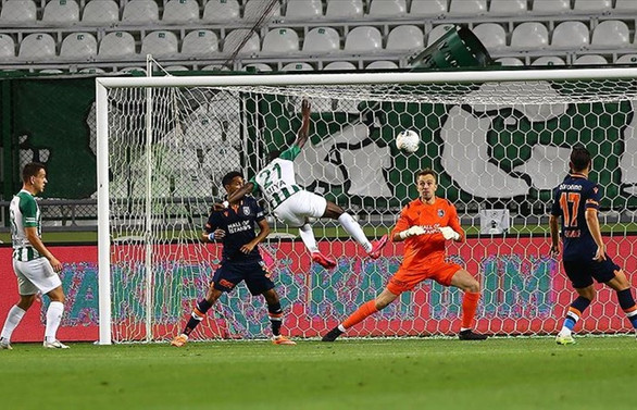 7 takım Süper Lig'de kalma mücadelesi veriyor
