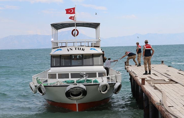 Van Gölü'nde teknenin batması sonucu kaybolan 1 kişinin daha cesedi bulundu