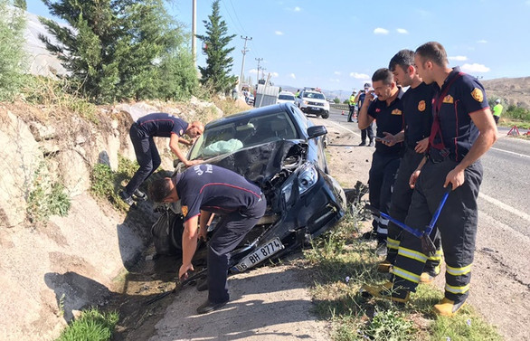 Sinop Valisi Karaömeroğlu trafik kazası geçirdi