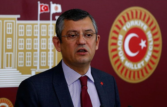 Özel'den sosyal medya düzenlemesine tepki: Türkiye'yi Çin'le yarışır noktaya getirecek