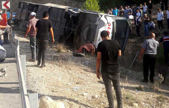 Mersin'de askerleri taşıyan otobüs devrildi: 4 şehit