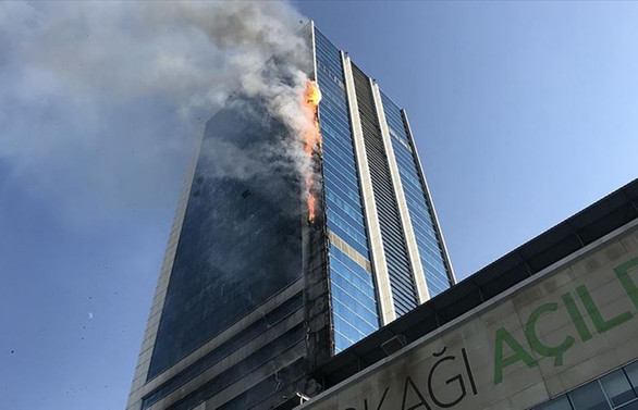Ankara'da iş merkezinde çıkan yangın kontrol altına alındı