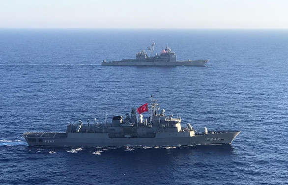 MSB: TCG Kemalreis ile ABD uçak gemisi Akdeniz'de eğitim icra etti
