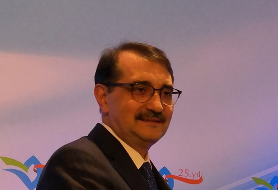 Her 10 elektrikli araca bir şarj noktası