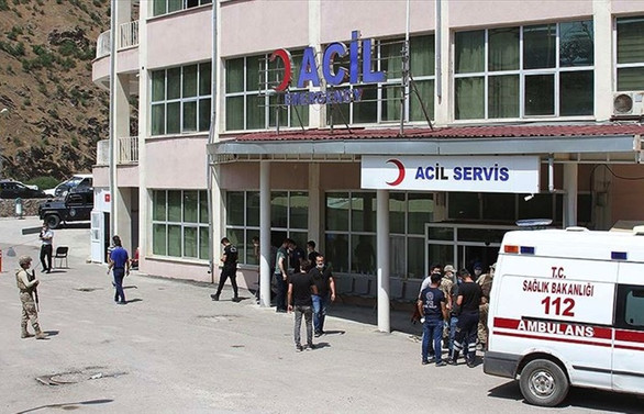 Hakkari'de zırhlı araç devrildi: 2 özel harekat polisi şehit oldu