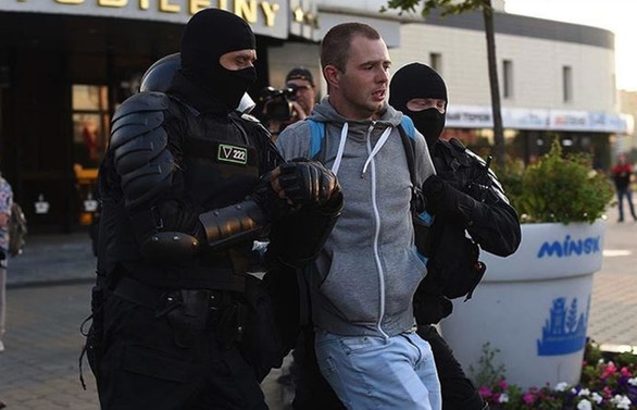 Belarus’ta seçim sonuçlarını protesto gösterileri gece boyunca devam etti