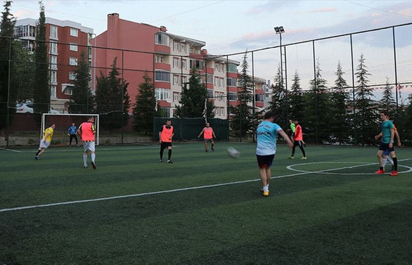 Halı saha ve spor tesisleri yarından itibaren açılacak