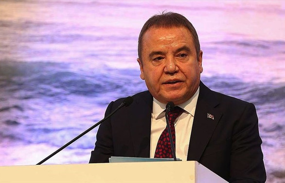 Antalya Büyükşehir Belediye Başkanı Böcek'in COVID-19 testi pozitif çıktı