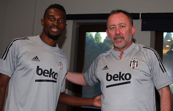 Beşiktaş Bernard Mensah'ı kadrosuna kattı