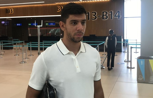 Olympique Lyon, Cenk Özkacar'ı renklerine bağladı