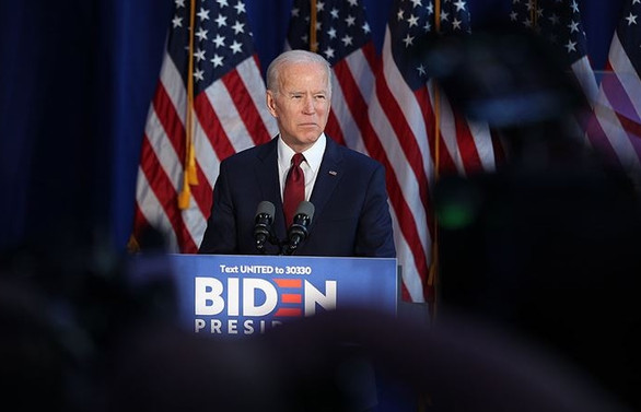 Anketlerde Biden önde götürüyor
