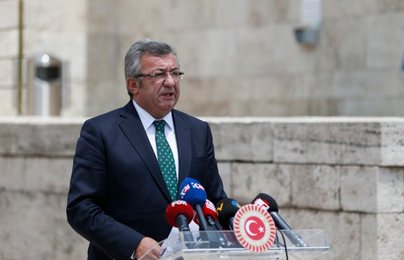 30 Ağustos kutlamalarını yasaklayıp Malazgirt Zaferi'ni kutlayarak pandemi ile mücadele olmaz