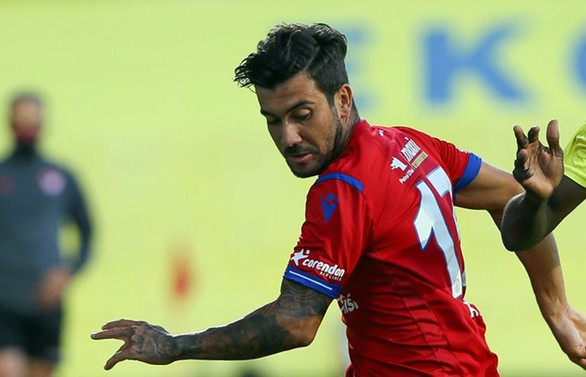 Fenerbahçe ve Beşiktaş yeni transferlerini duyurdu