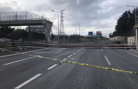 Eyüpsultan'da Hasdal-Kemerburgaz yolunda üst geçit çöktü
