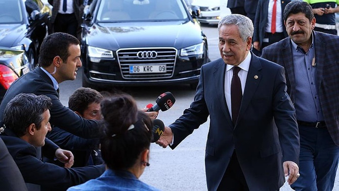Bülent Arınç ve eşi COVID-19'a yakalandı