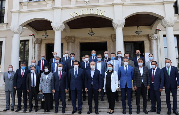 Bakan Karaismailoğlu: Dünyanın gıptayla baktığı projeleri yönetiyoruz