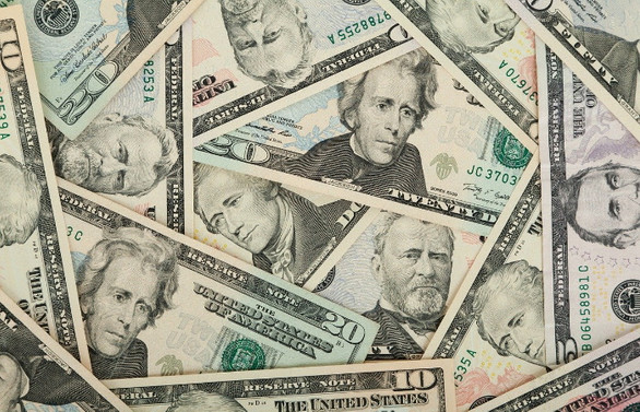 Dolarda yeni rekor: 7,44'ü aştı