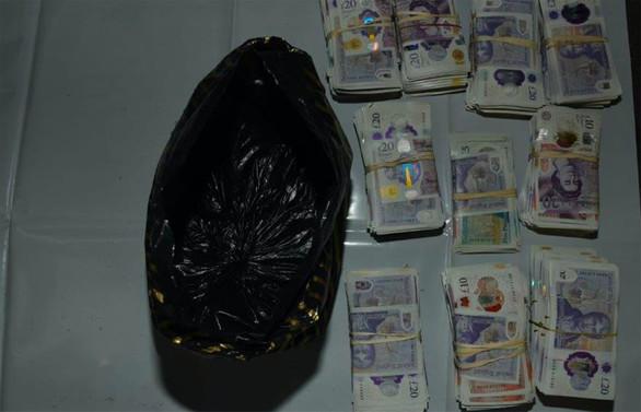 İki Türk 1.2 milyon sterlinle yakalandı
