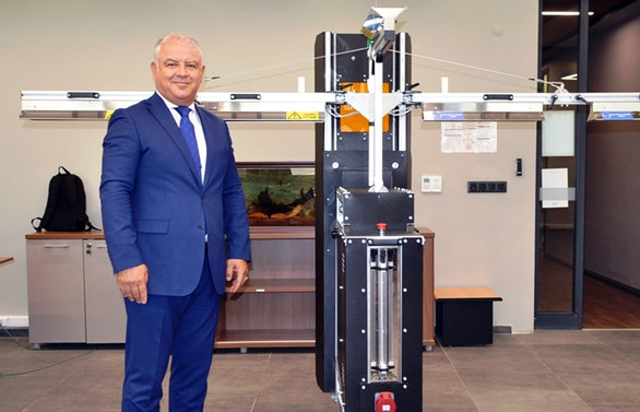Koronavirüsü 'yok edecek' cihazın prototipini üretti