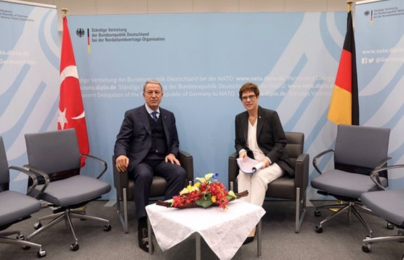 Bakan Akar, Alman mevkidaşı ile Doğu Akdeniz'i görüştü
