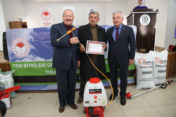 Ordu'da çiftçilere korunga ve yonca tohumu dağıtıldı