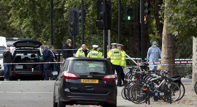 Londra'da araç yayaların arasına daldı: 11 yaralı