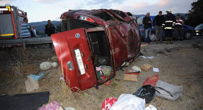 Bursa'da trafik kazası: 2 ölü, 6 yaralı