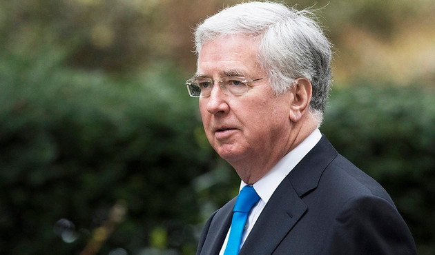 İngiltere savunma bakanı istifa etti
