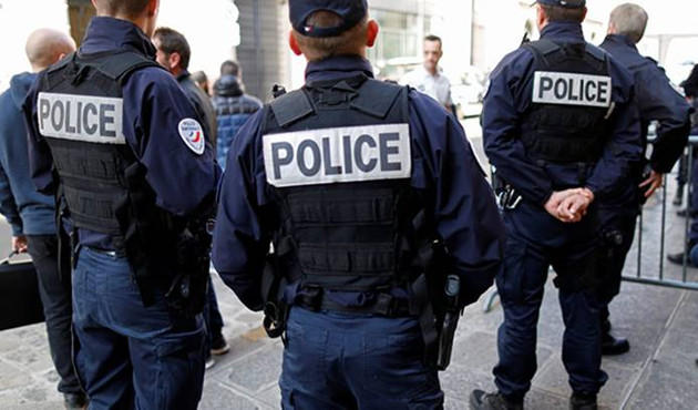 Fransa'da araç öğrencilere çarptı: 3 yaralı