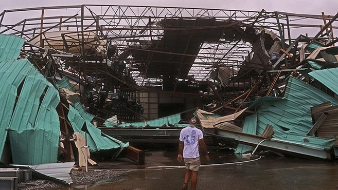 Kasırgada ölü sayısı arttı, 800 bin kişi elektriksiz kaldı