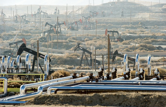 Arz fazlası petrol fiyatını düşürüyor