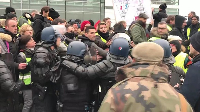 Fransa'daki gösterilerde 57 kişi gözaltına alındı