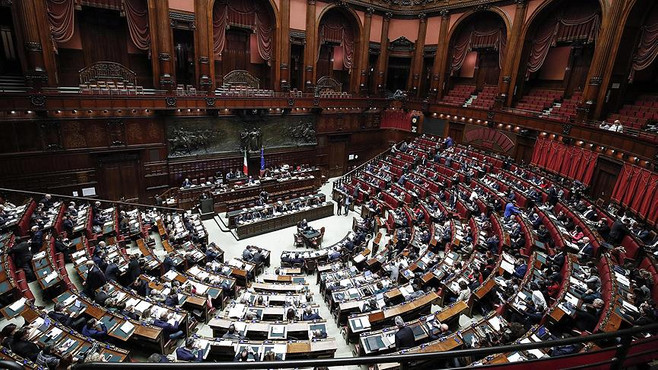İtalya'nın tartışmalı bütçesi kabul edildi