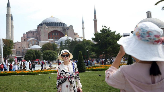 Turistler yüzünü İspanya'dan Türkiye'ye döndü