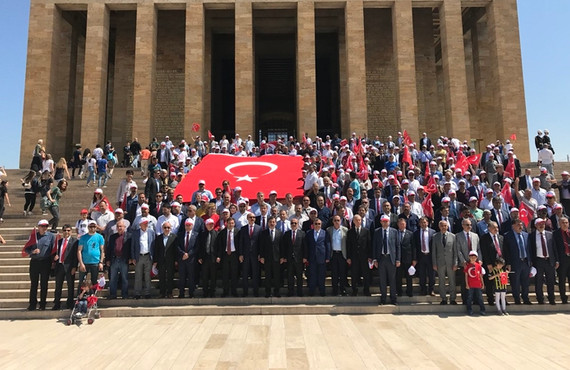 Türkiye Kamu-Sen Anıtkabir'i ziyaret etti